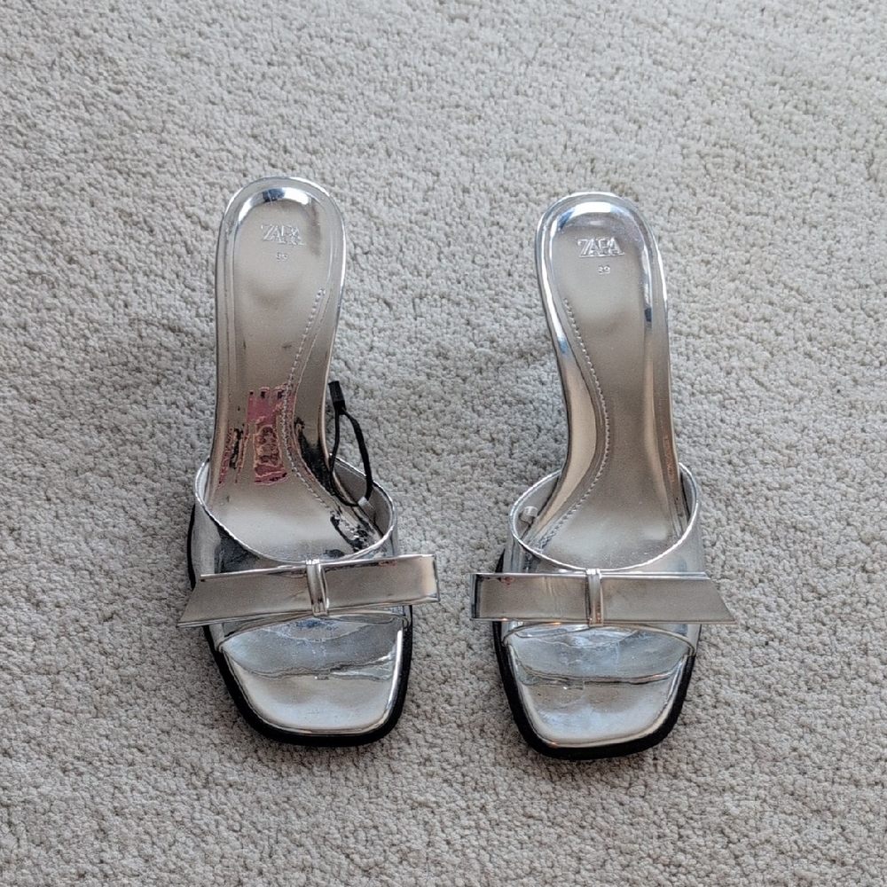 Zara Metallic Silver Chrome Kitten Heel Sandals With Bow